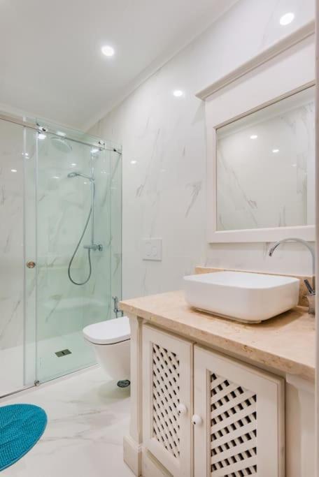 Duque 2br Flat At Historical Chiado Apartamento *